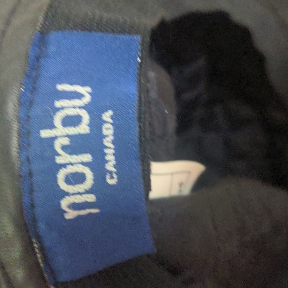 Leather cloche hat - Picture 2 of 3